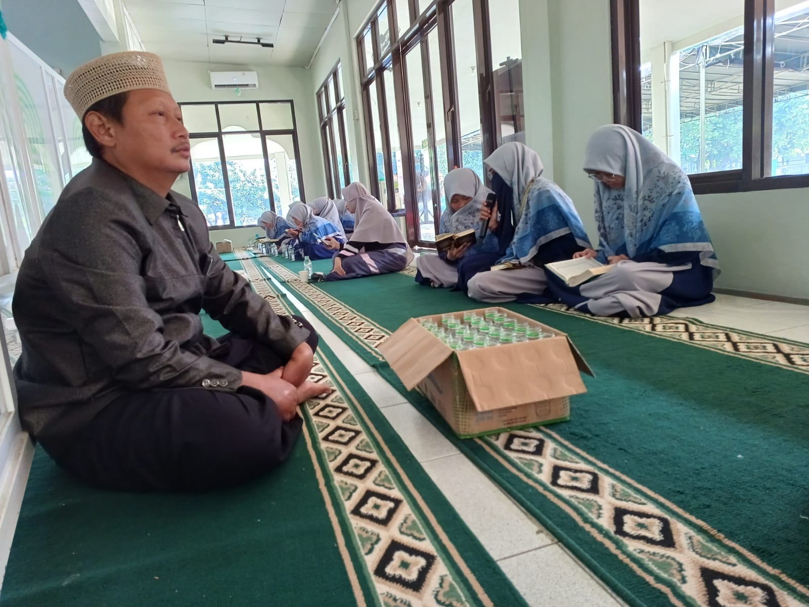 Khotmil Qur'an Santri Wanita MQ - dipimpin Ust. Ali Sofwan