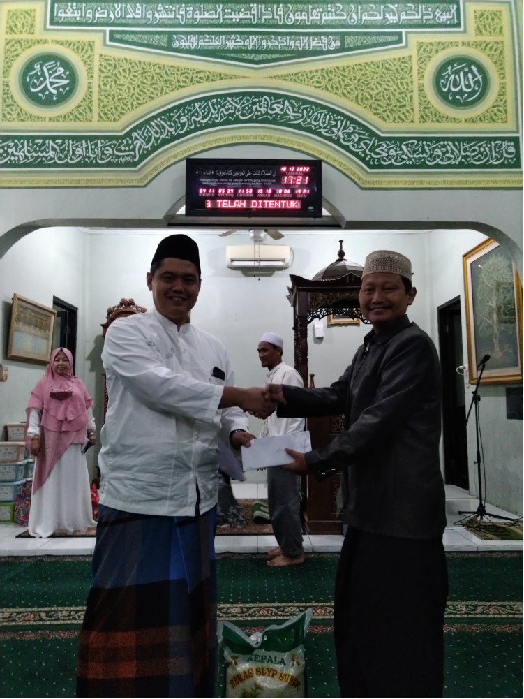 Penyerahan santunan Menara Quran