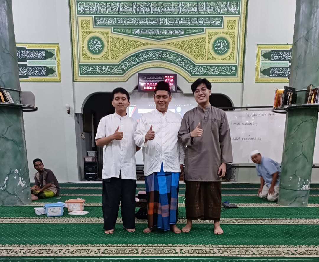 Ketua IRMANI terpilih beserta Pak Ketua DKM dan Ananda Vayed